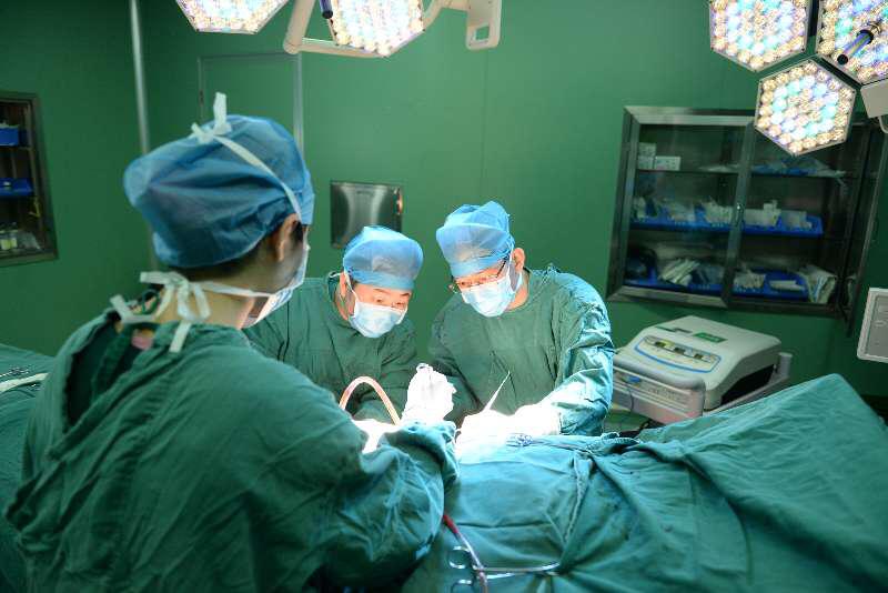 夜里起床太急竟致腰“岔气”？一查才知胸椎骨折！