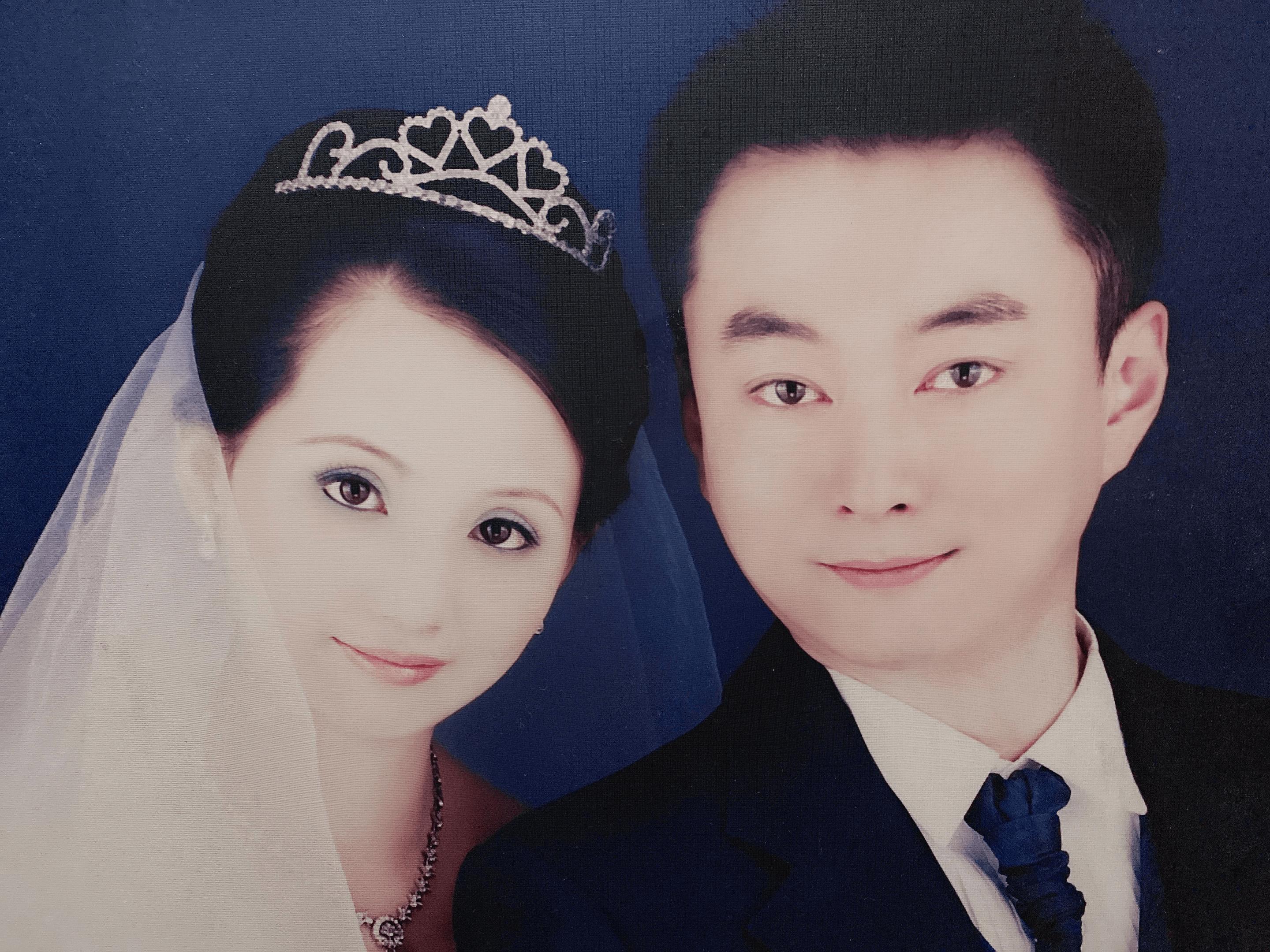 市值蒸发27亿，妻子微博“寻夫”，丽人丽妆老板“后院起火”