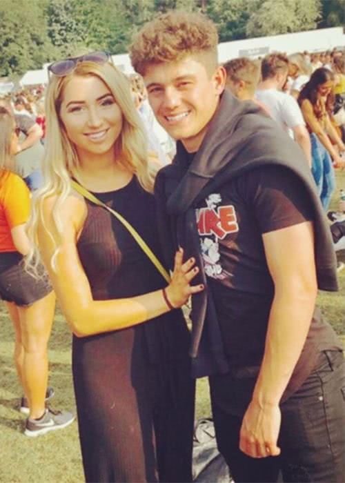 曼联1800万边锋加盟粉丝翻10倍!美貌女友曝光,送小狗做生日礼物