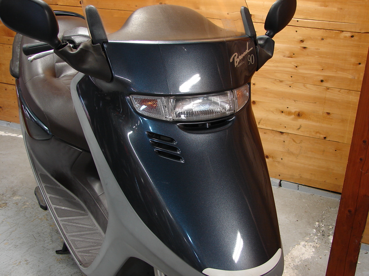 豪华轻便踏板车—本田BROAD50/90