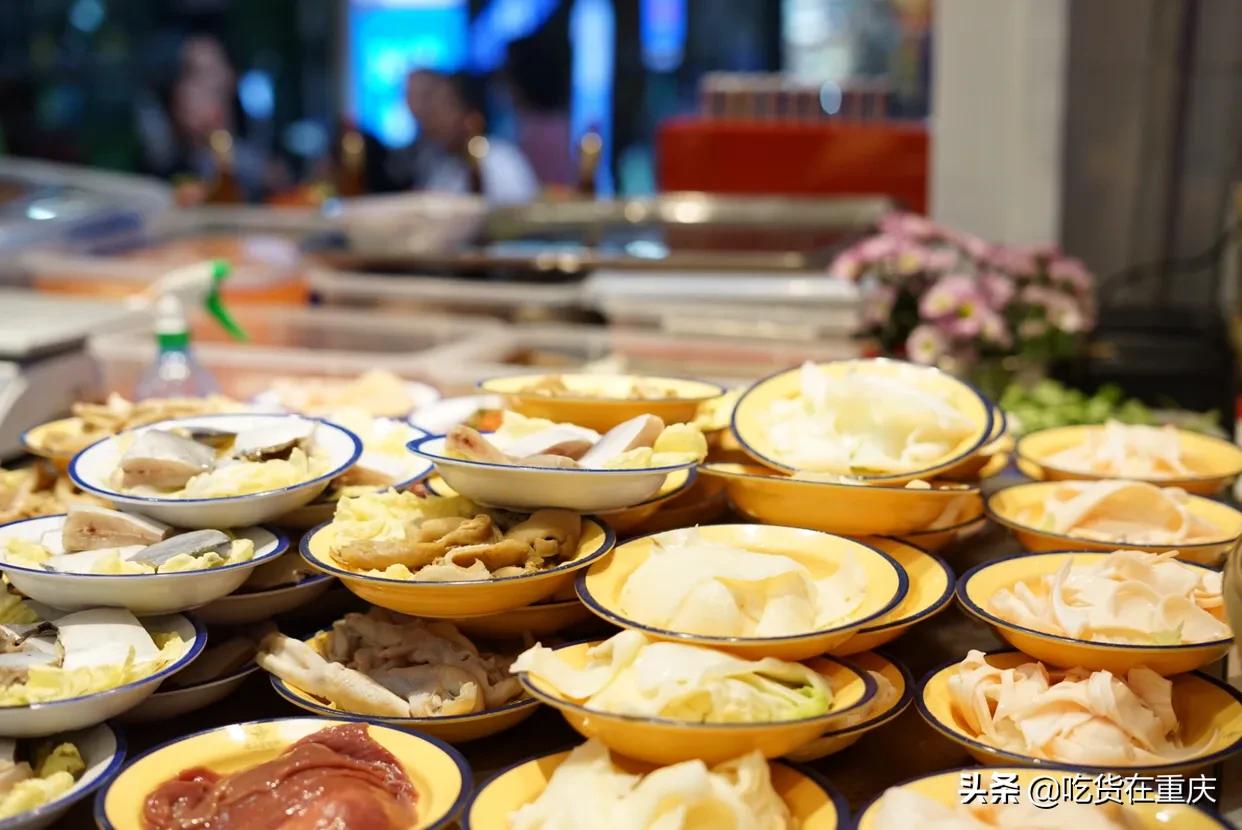 重庆老巷子里的地道火锅最新,解放碑重庆的老火锅