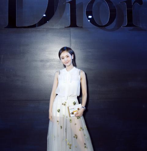 大脸刘海发型推荐自己剪,学生党如何剪修饰脸型的刘海