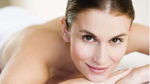 夏天到了,朋友看见我刮腋毛,她赶紧跟我学习技巧