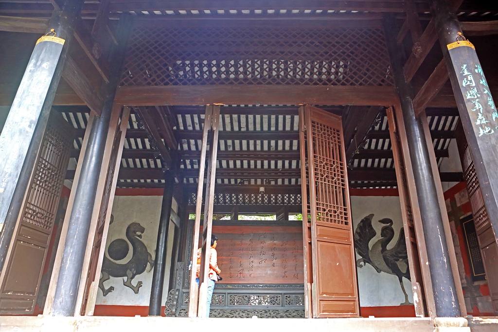 朝辞白帝彩云间中的白帝是指什么,朝辞白帝彩云间中提到的白帝