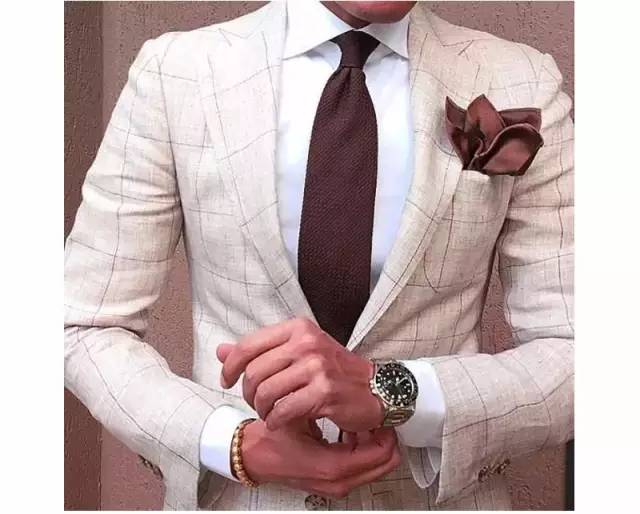 男人都需要一身合适的西装，怎样定制西装才能更加合身？