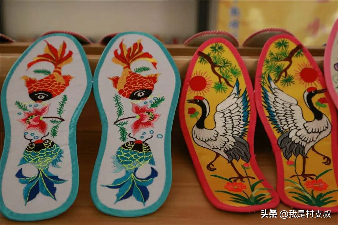 绣花鞋垫采用的是什么绣,手工鞋垫绣花自己绣带线的