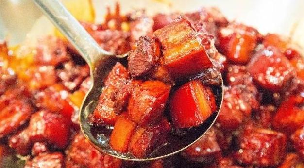 做出来的红烧肉是有点腻怎么补救,红烧肉如何不加糖做得软烂不油腻