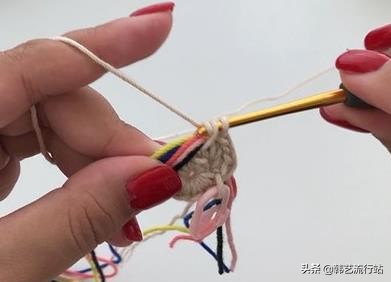 手工钩针编织手提包成品,钩针编织时尚又漂亮的女生手提包