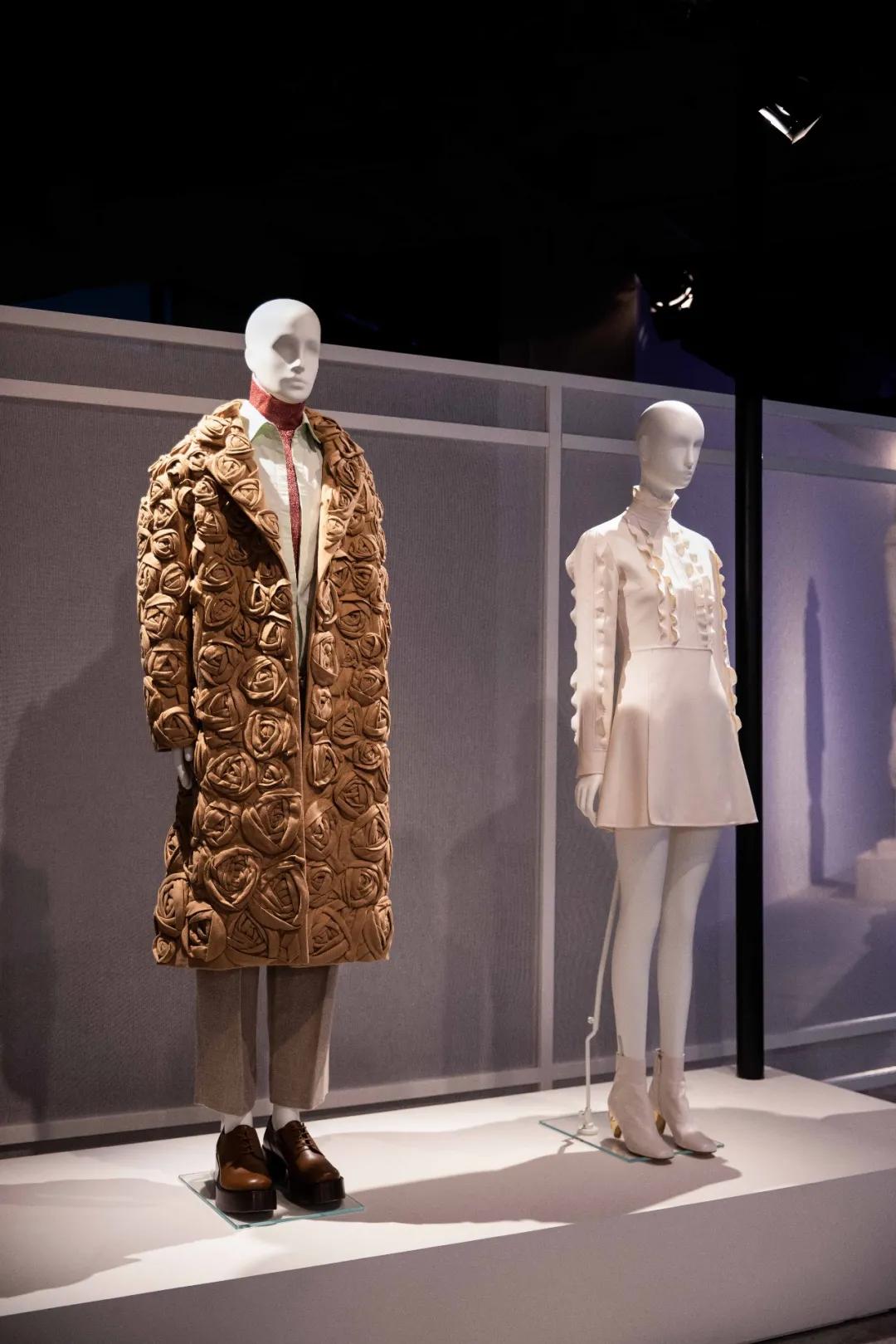 华伦天奴铆钉鞋绝美,华伦天奴绝美