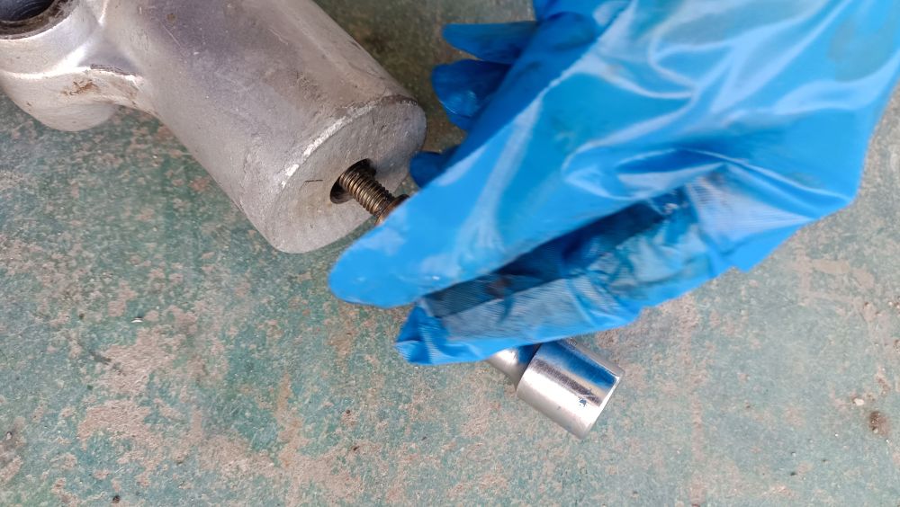 自己动手更换减震油封,自己更换越野摩托车减震油封