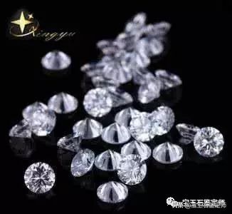 与钻石很相似，但价格相差很大的宝石来看看