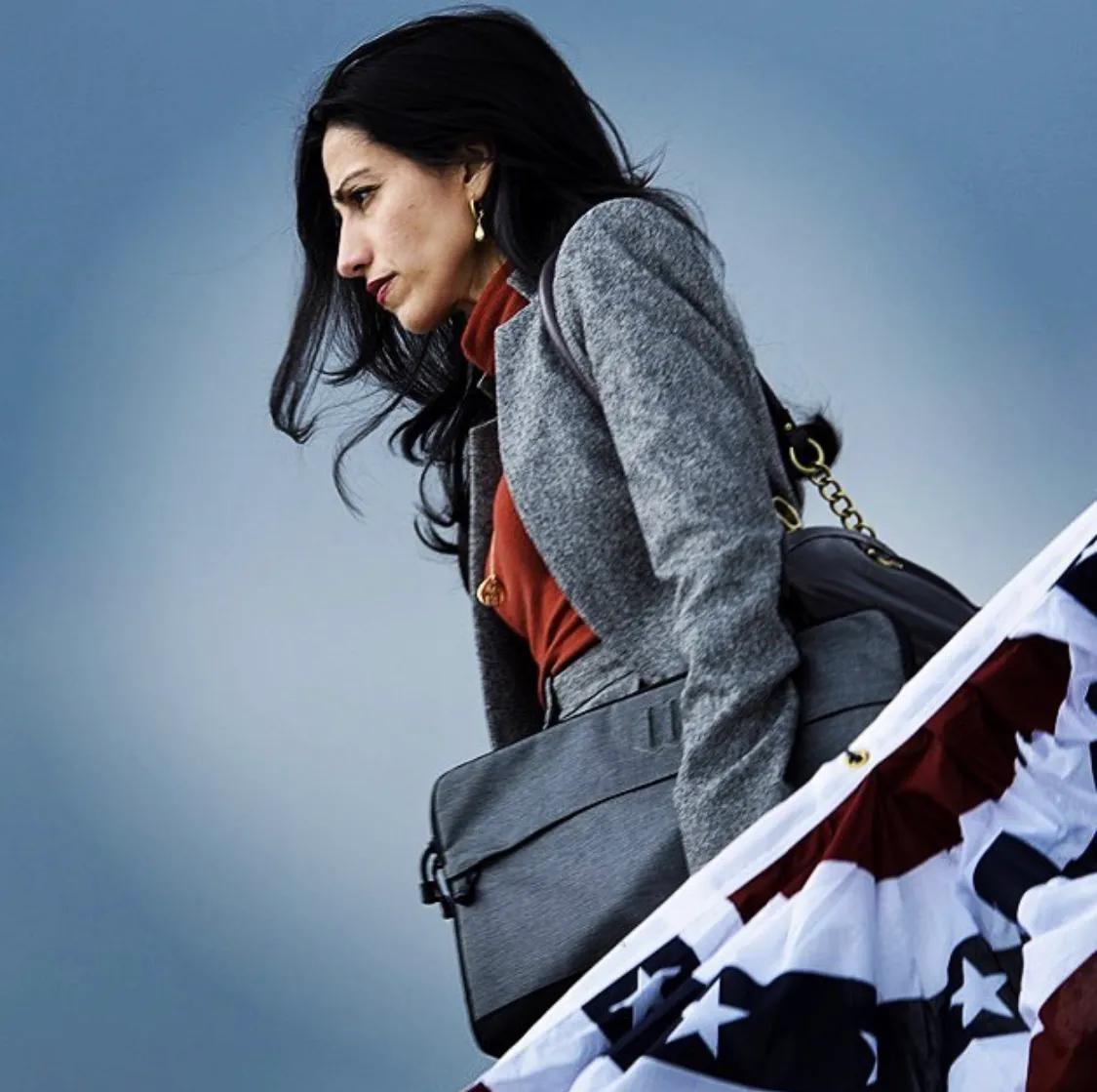 希拉里干女儿:遭参议员扑倒强吻,老公是性犯罪,自己却隐忍不发