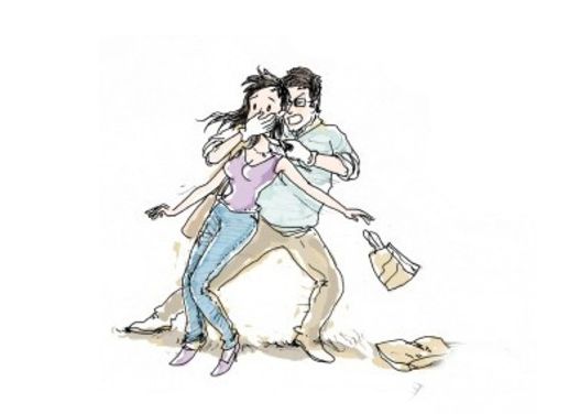 大连泡崖跳楼事件,女子深夜醉酒倒在草坪上