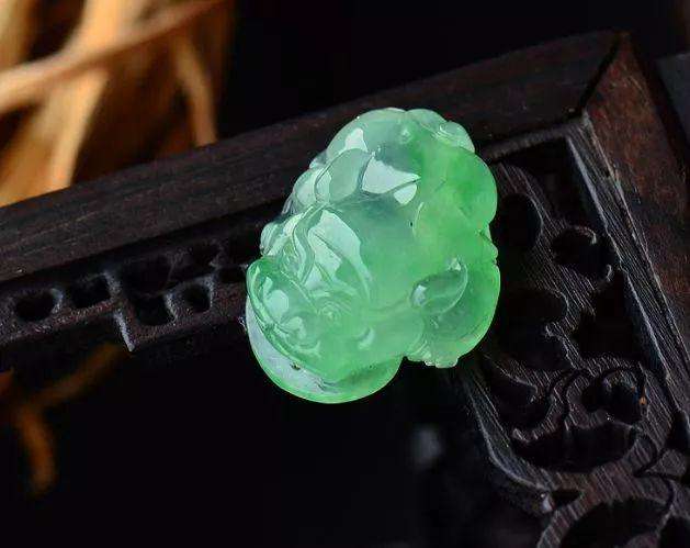 佩戴翡翠你需要了解的知识点必看,佩戴翡翠的小知识