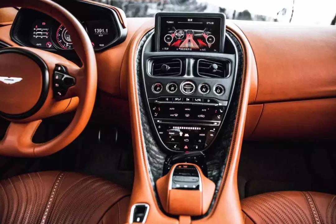 夏东阿斯顿马丁db11试驾,嗜驾