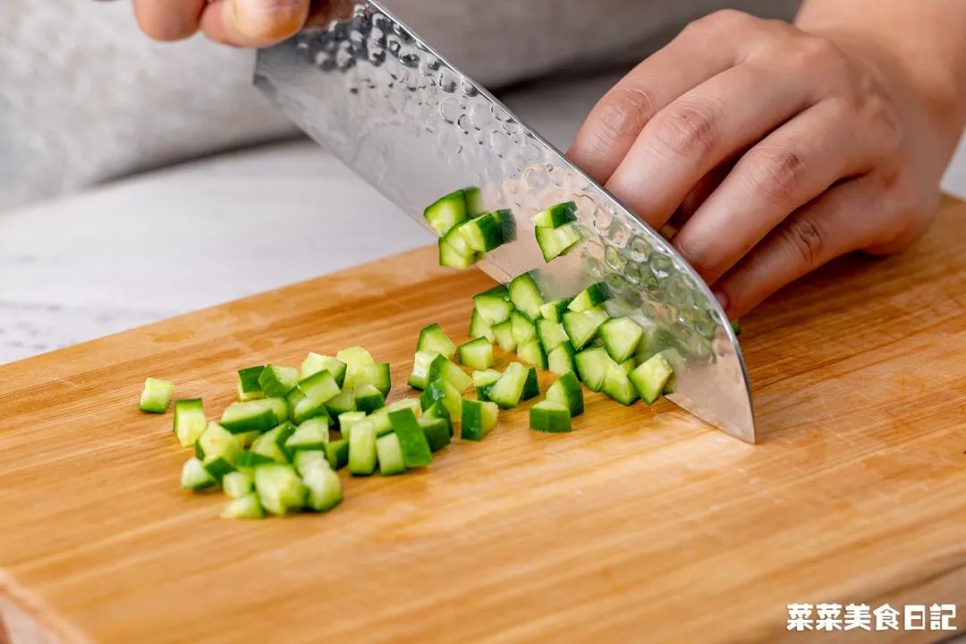上班族午饭微波炉加热,微波炉解决一日三餐