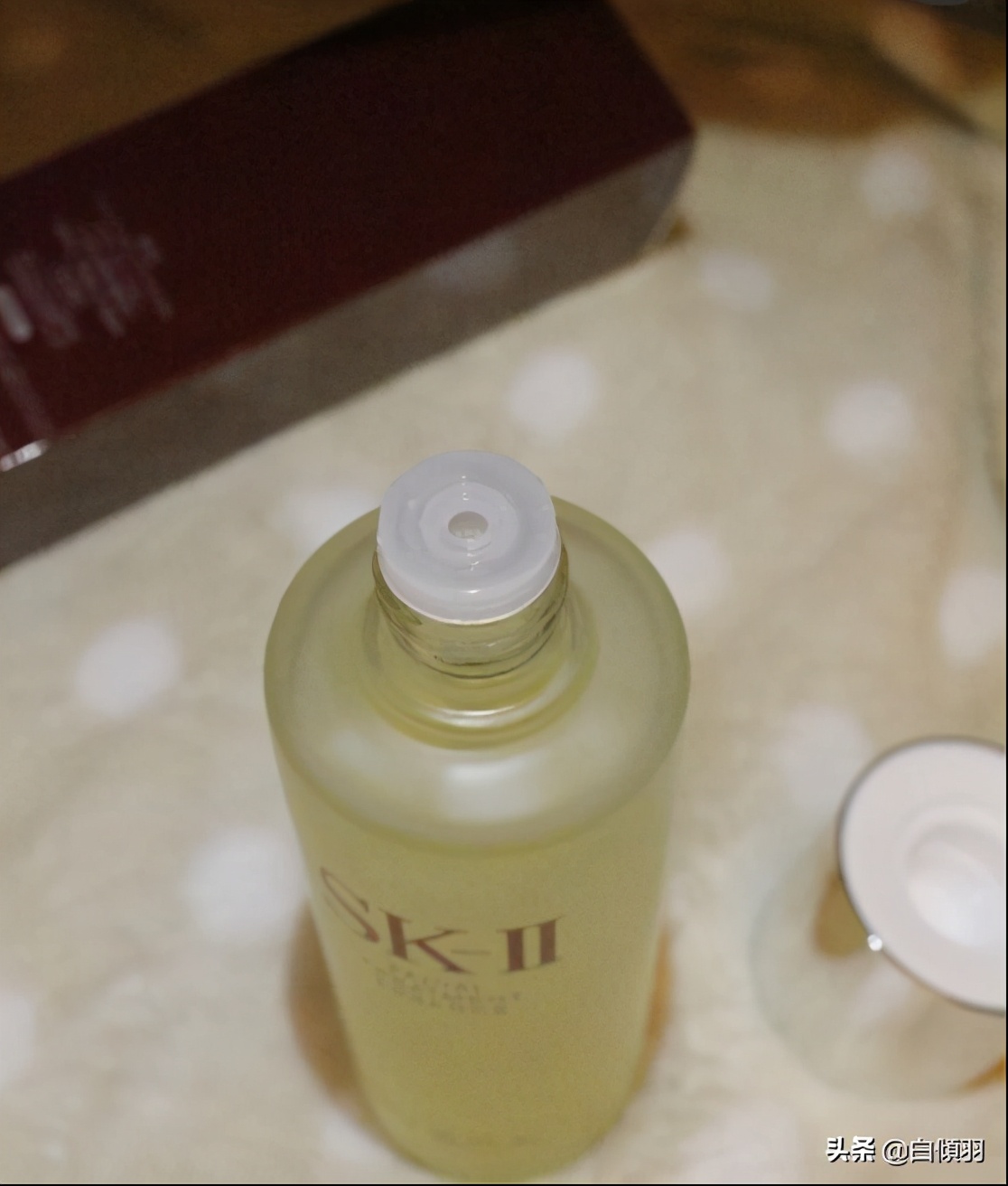 油皮脸上起皮怎么护肤,冬天怎么护肤脸才不会干