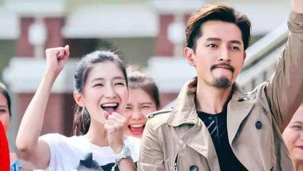 刘亦菲李易峰晒甜蜜合照,刘亦菲李易峰胡歌