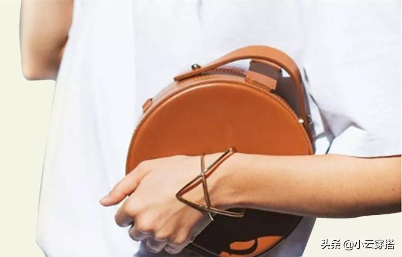 它们是首饰界的zara，“博主同款”配饰不过百来元，精致度却不输