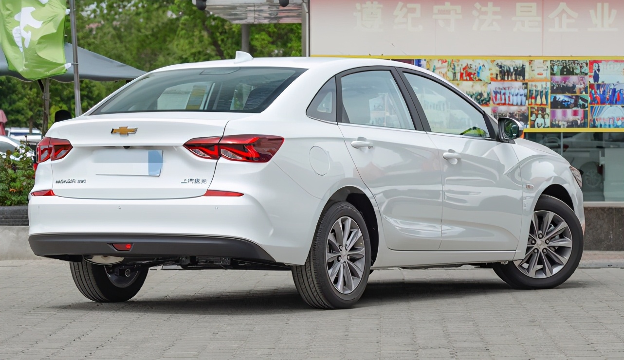 新款雪佛兰科鲁泽真实车主感受,8万块雪佛兰科鲁泽轻混rs