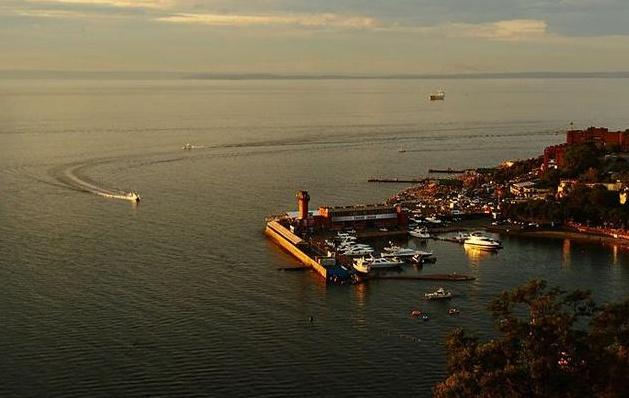 天朝有一城市，现有60万人口，美女云集，却无一个天朝人