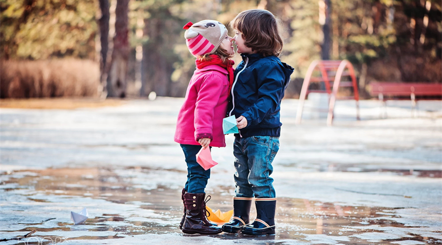 生完孩子手脚冰凉怕冷是什么原因,生完孩子6个月还是怕冷怎么回事