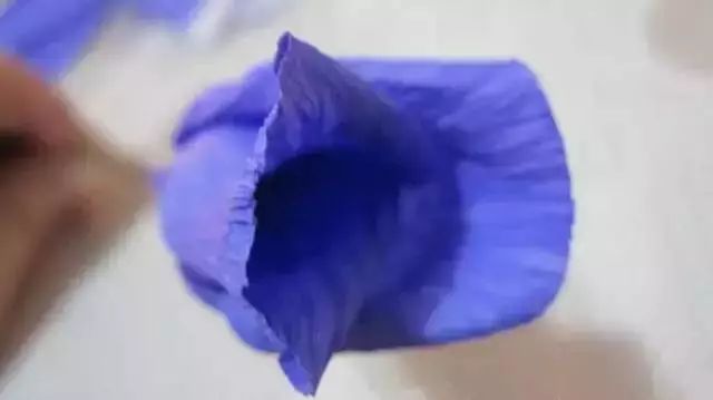 银杏叶手工花贴画幼儿园简单,彩色皱纹纸怎么做手工花幼儿园