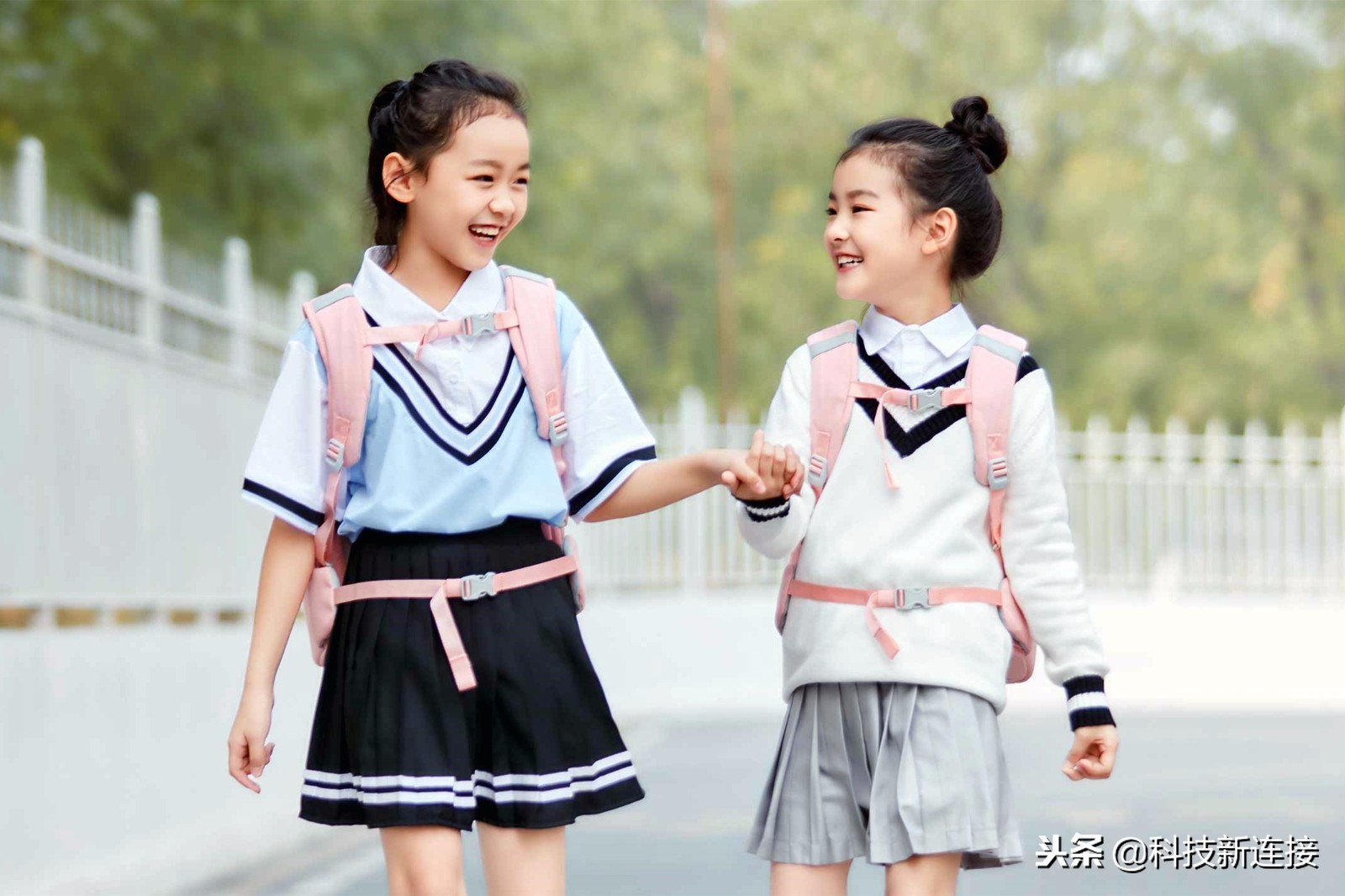 米兔书包新款,米兔书包2代与3代的差别