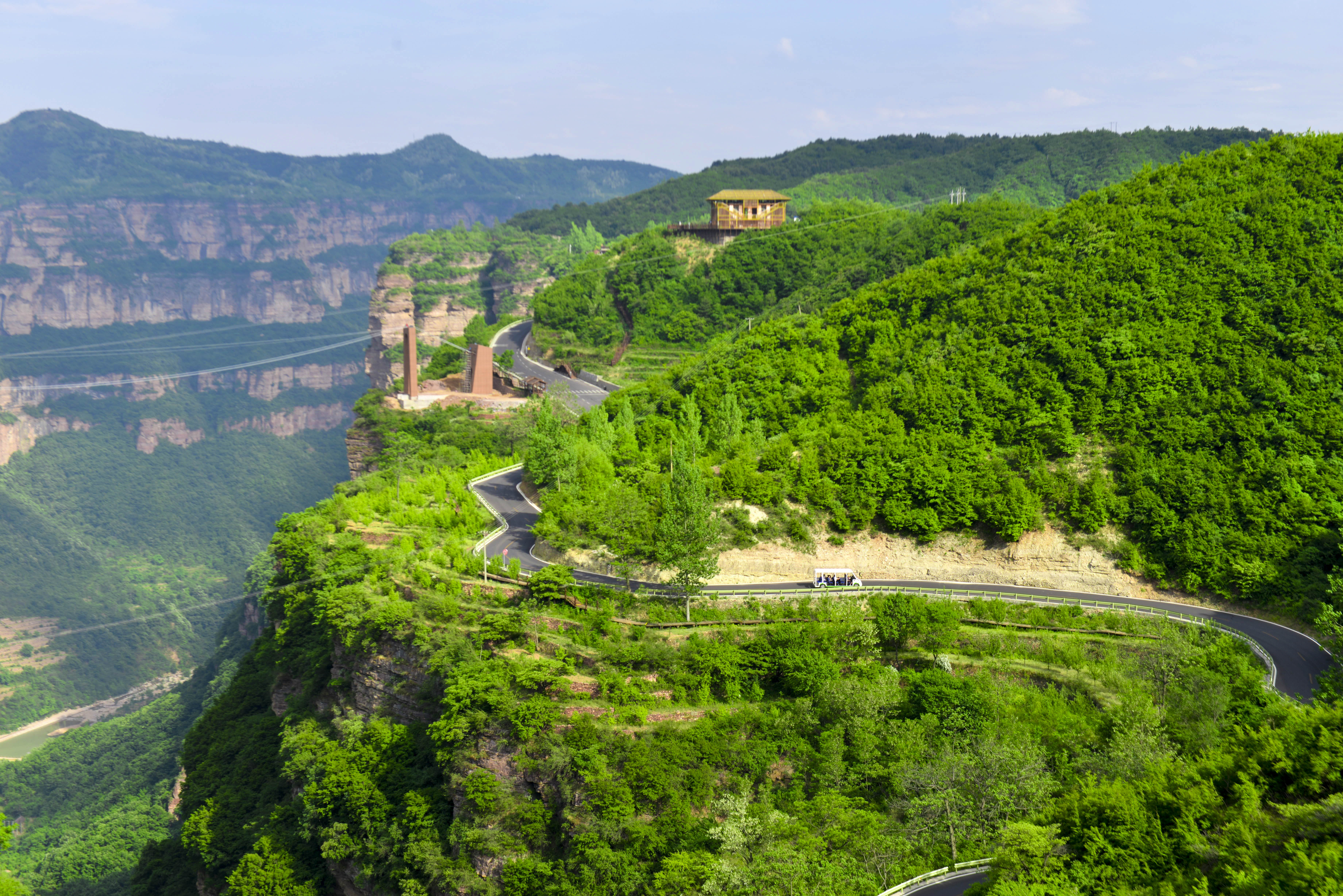 来到这里，我承认我腿有些软，但我还是痴迷于它的美