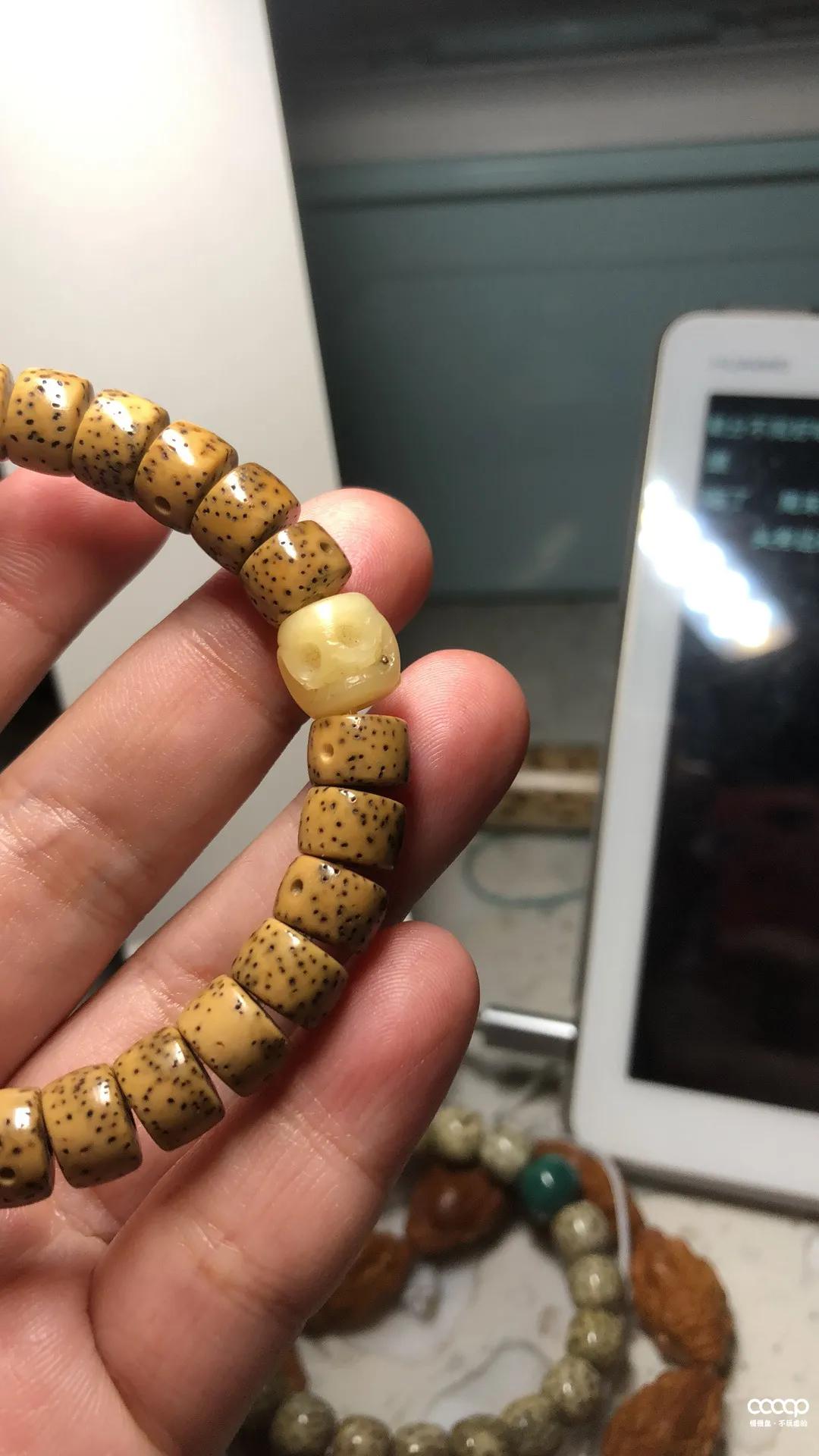 短发超飒小姐姐，玩串儿不贵也精致，骑起车来，帅翻天