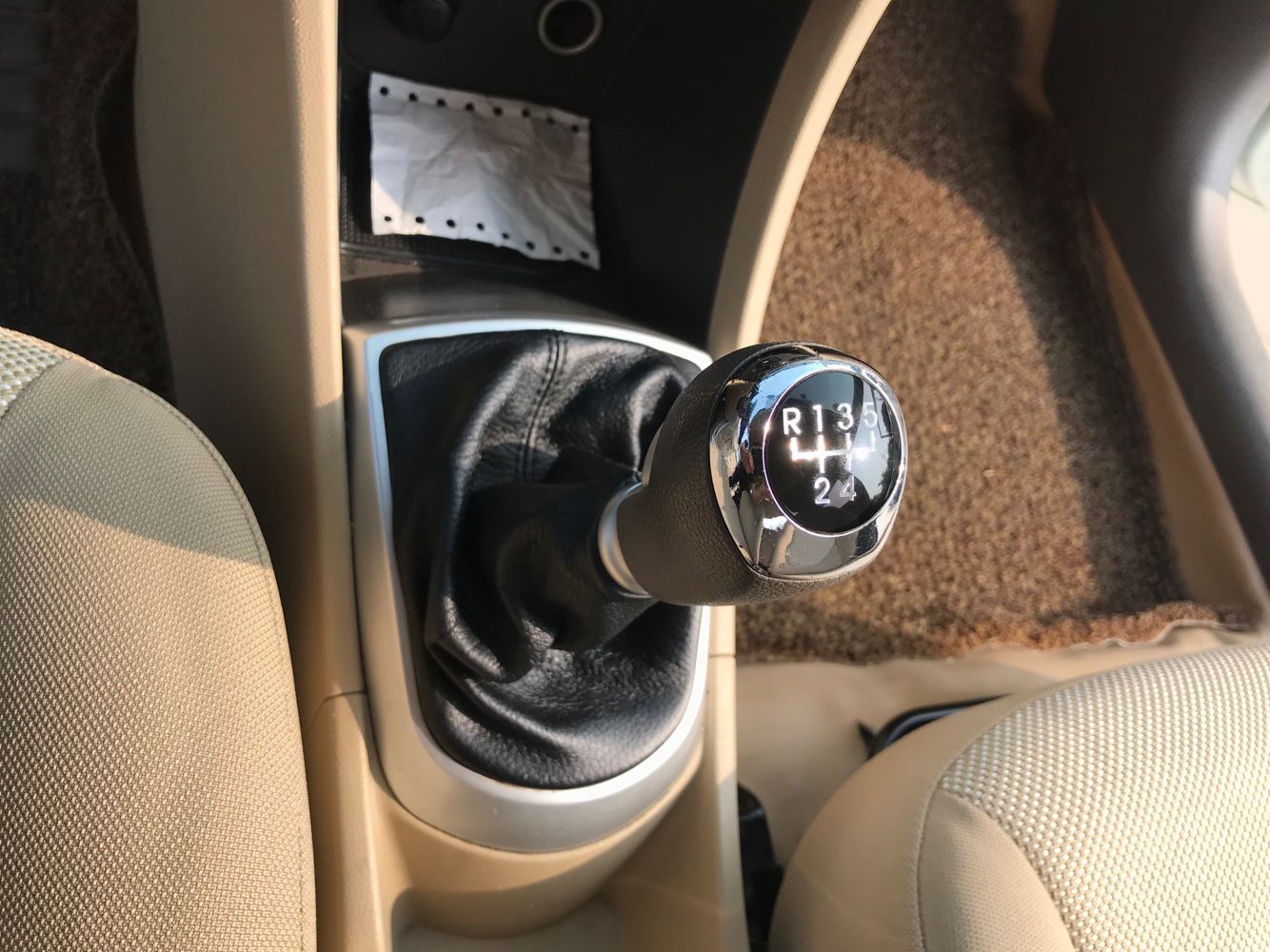 新车很畅销二手市场不好找的车型,新车便宜二手车还值得买吗