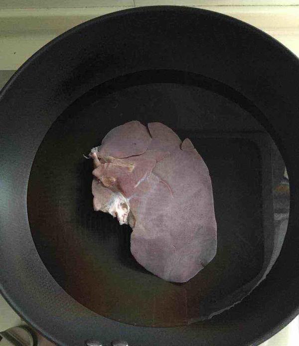 猪肝怎么做成粉给宝宝吃,如何给儿童做煮熟的猪肝