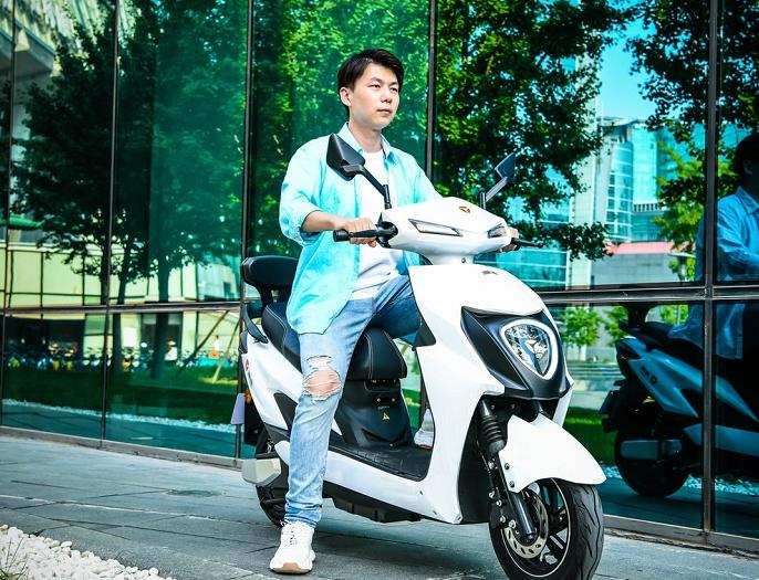 新日电动车和雅迪电动车哪个更好,9号电动车和雅迪电动车哪个靠谱