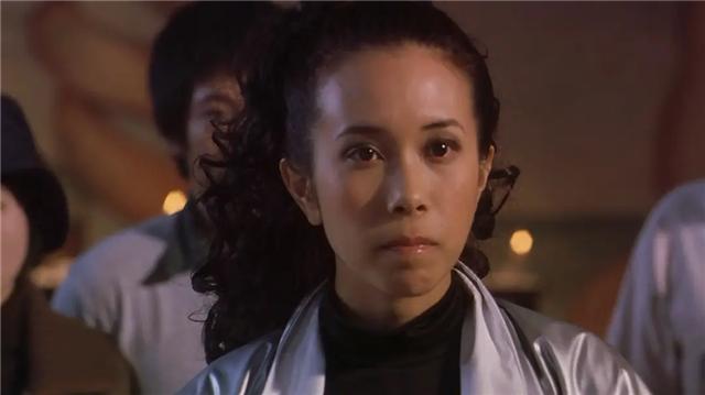 喜剧之王周星驰我养你画面,周星驰喜剧之王一个人在屋内片段