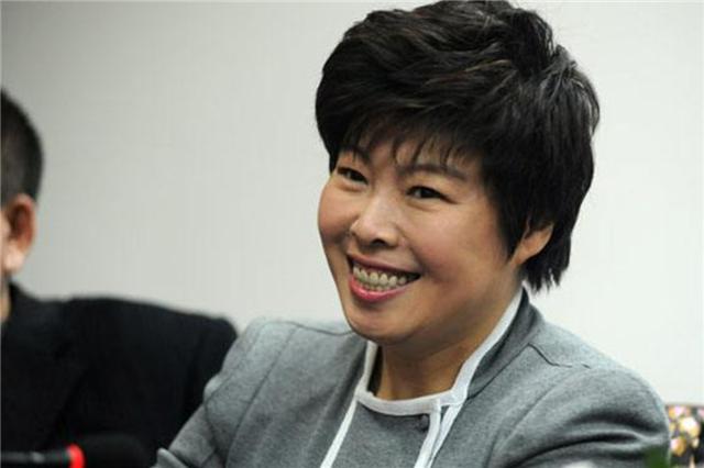 于丹被学生轰下台的视频,于丹惨遭轰下台真实原因