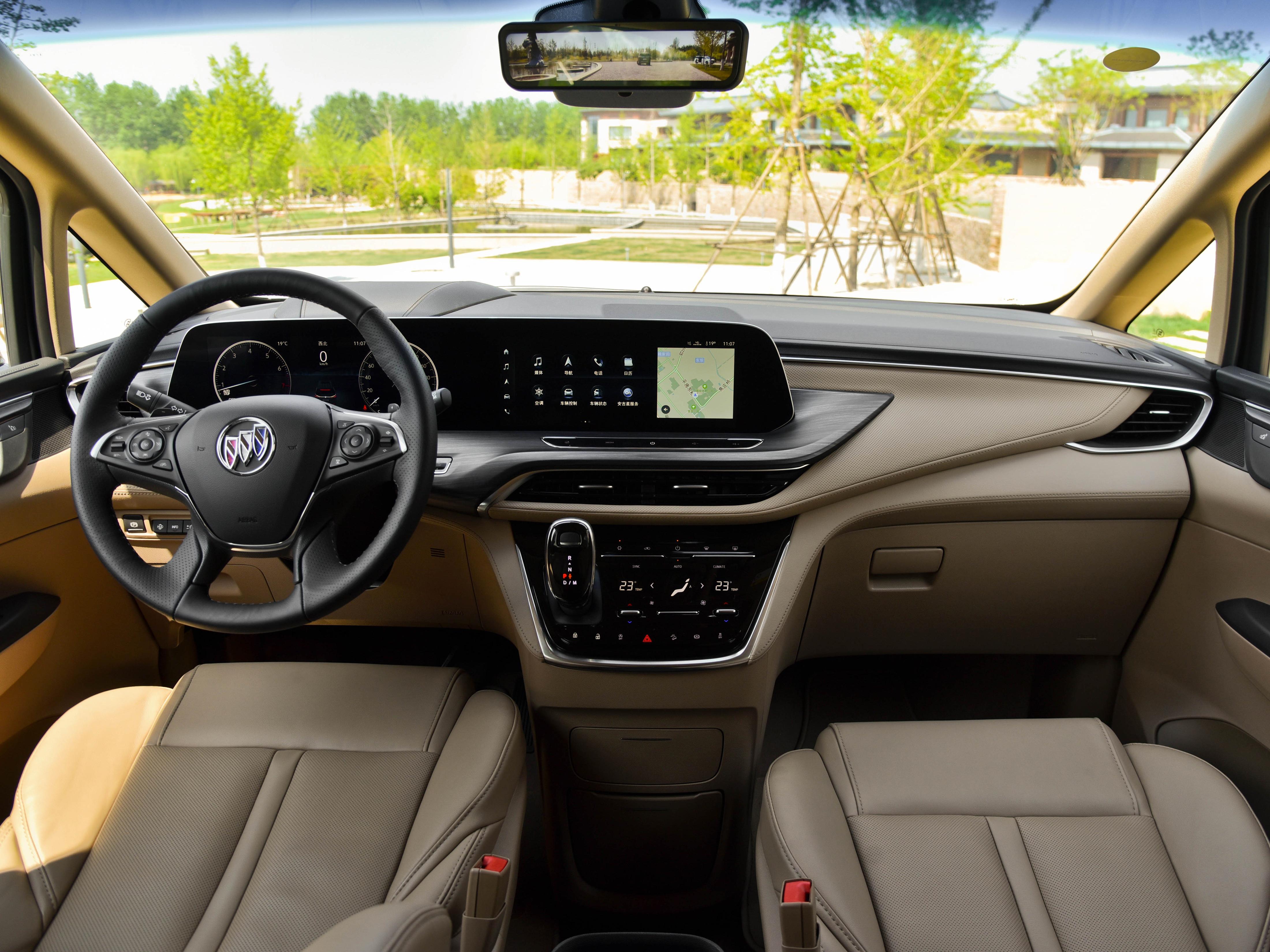 新款别克gl8陆上公务舱轻混版,别克gl8mpv价格一览表