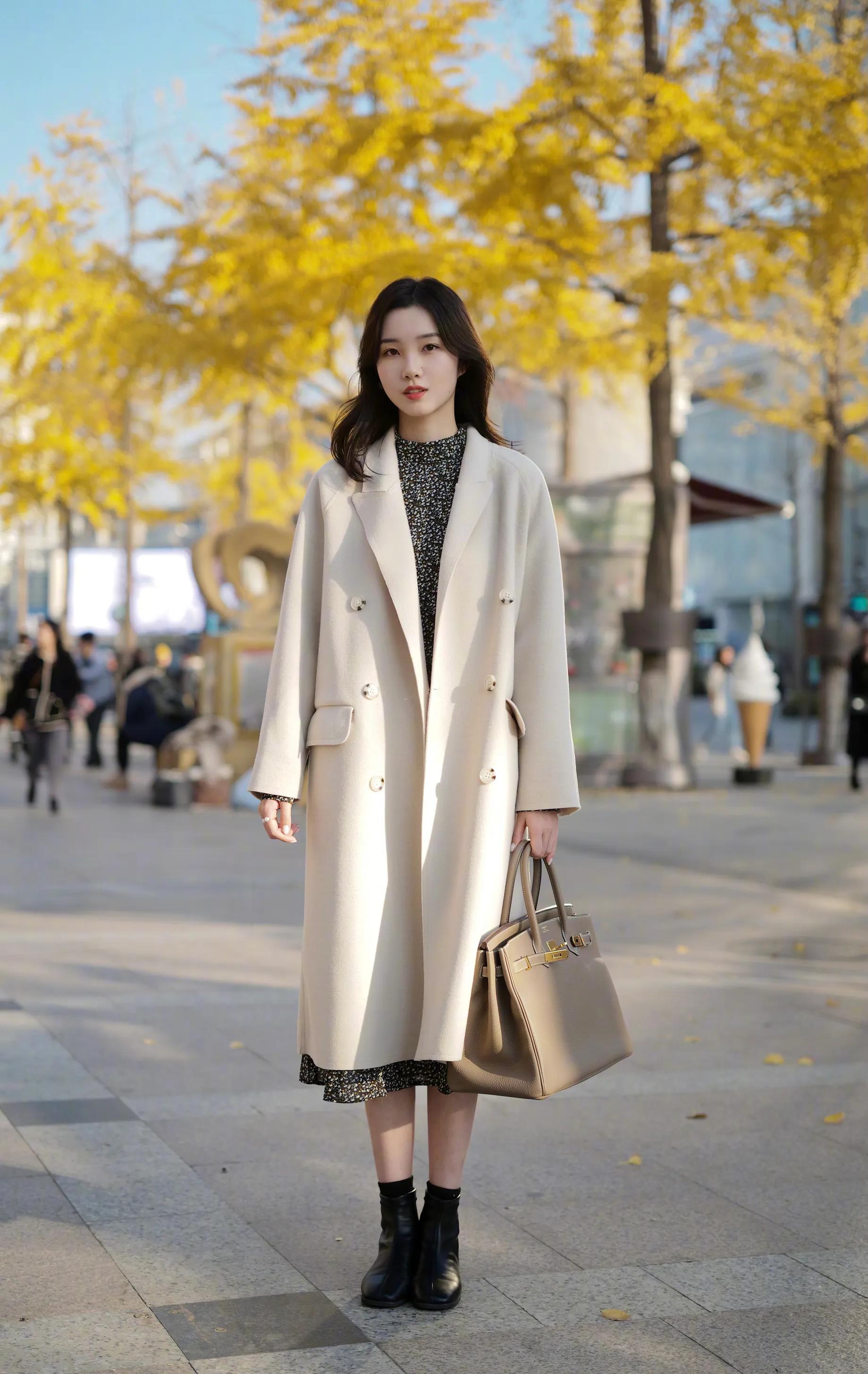 最近流行的街头大牌包包街拍,看包包推荐品牌