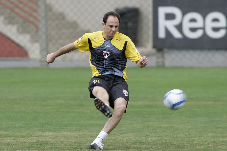 足坛历史10大传奇门将加号码,足坛门将进球纪录排行榜