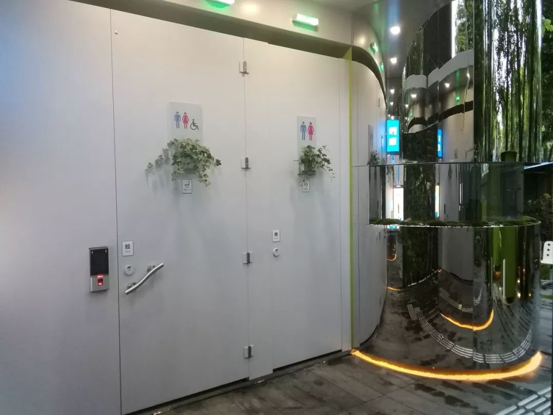 深圳，一个连拉屎都要发朋友圈的城市