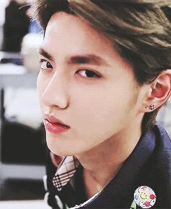 干性皮肤的粉底液该怎么选,干性皮肤化妆卡粉怎么办