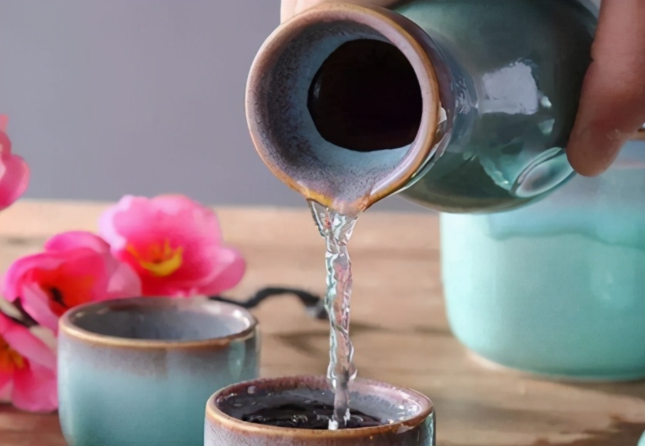 高粱酒酿酒的配方教程,生料高粱酒酿造方法