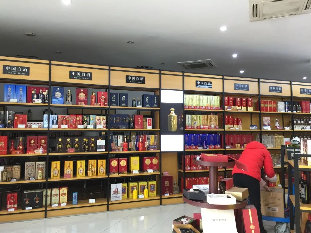 名烟名酒店营业额,名烟名酒店的年销售额
