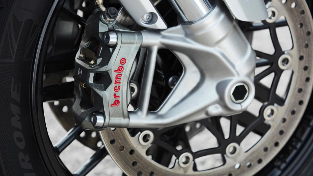 2万至3万双缸公认最好摩托车,2500cc三缸凯旋火箭