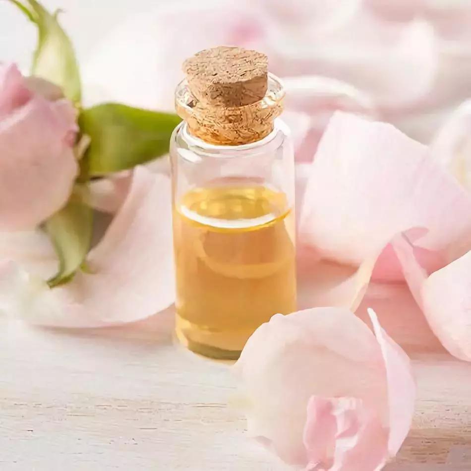 意大利女人的美，都在这一瓶玫瑰水里