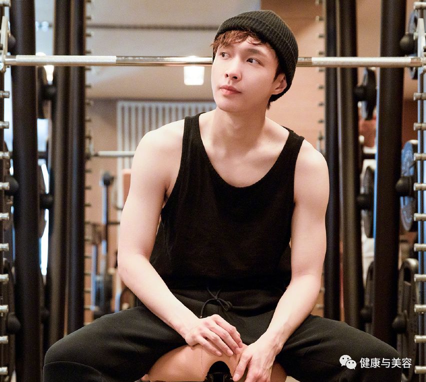 刘昊然李易峰现场互动,李易峰刘昊然最新视频