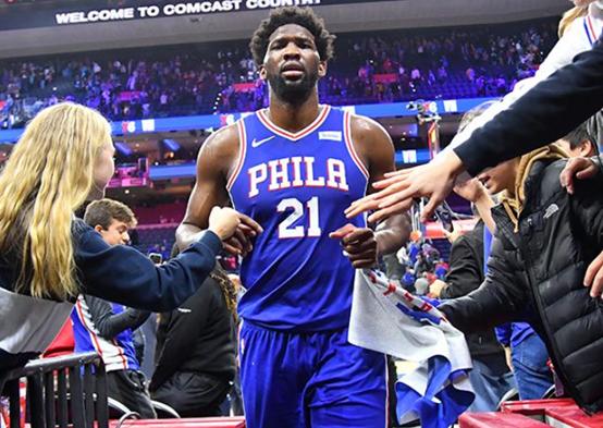 西蒙斯和恩比德谁在76人地位高,恩比德失去西蒙斯让我神清气爽