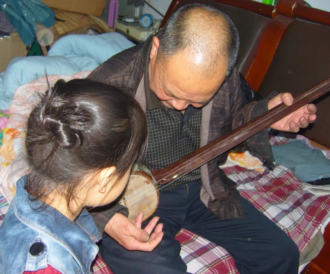 父亲的那把三弦
