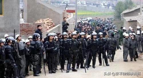 征迁时违建的认定与拆除法定流程,拆迁的拆和违章的拆有啥区别