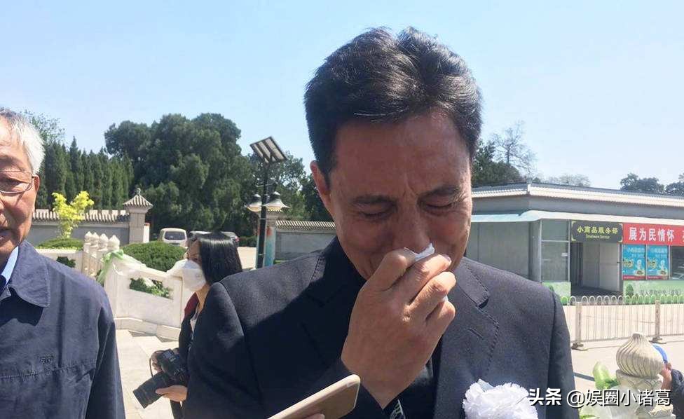 他在86版西游记片酬最高,曾被谢霆锋张卫健打住院,今卖卤肉为生