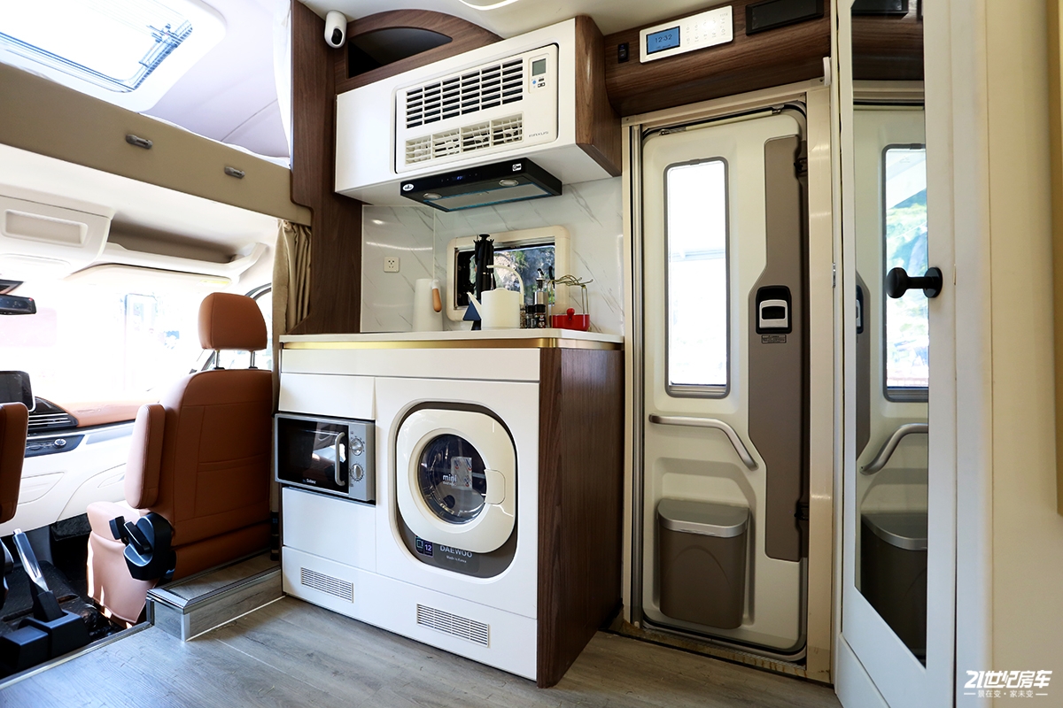 上汽大通maxusv90别墅版房车,大通原厂v90c型房车2021旗舰款